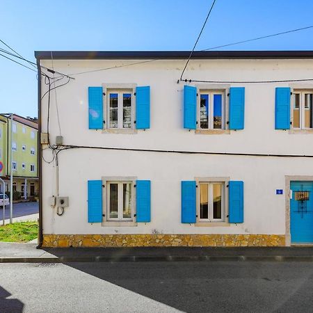Center House With Apartments Умаг Экстерьер фото