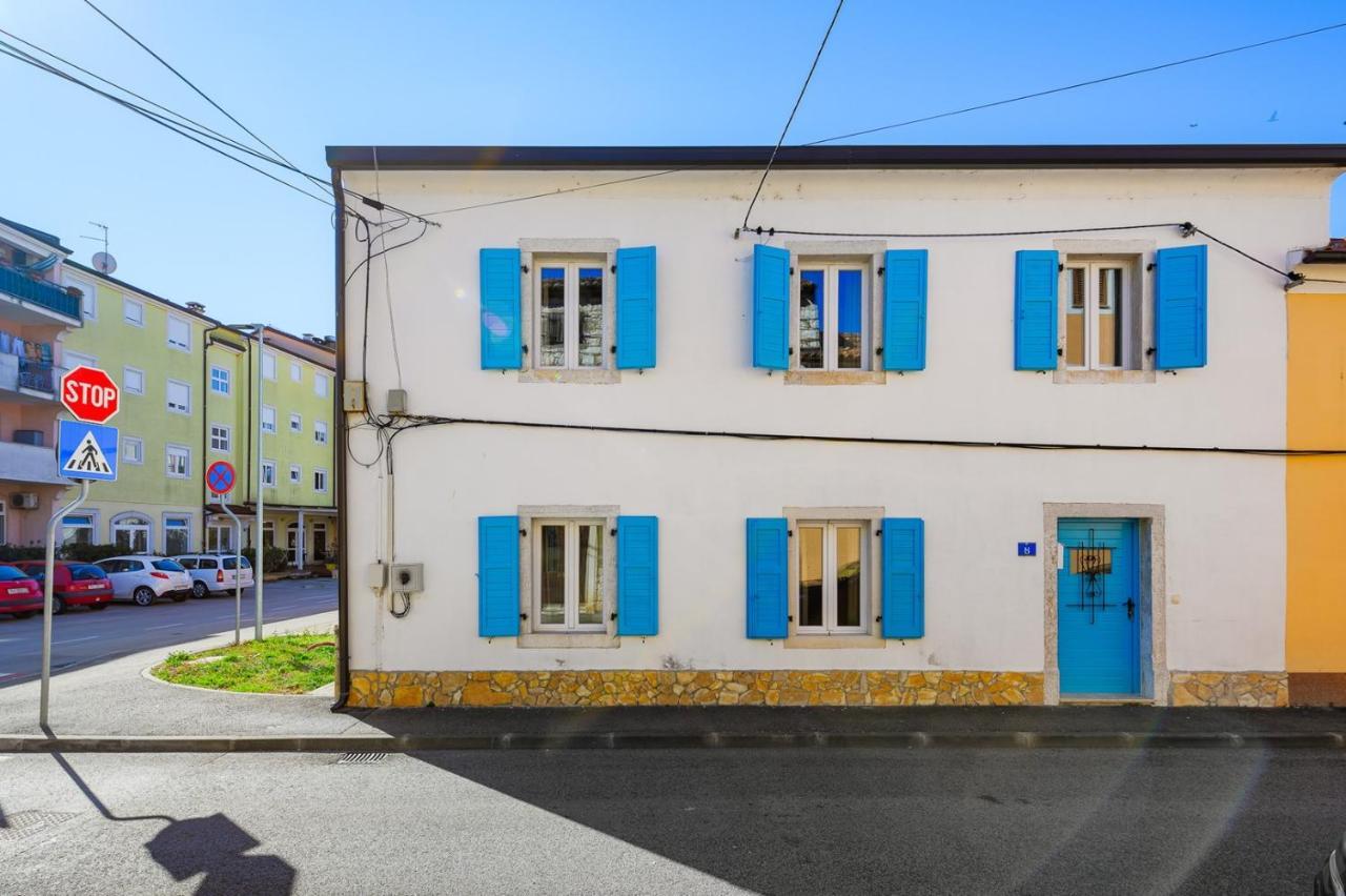Center House With Apartments Умаг Экстерьер фото